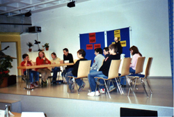 Vorstellung des Klassenrats und Stufenparlaments während einer Veranstaltung in Neuwied im November 05.